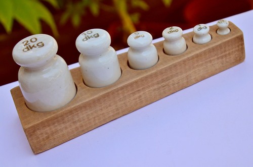 Alte gewichte aus porzellan - gewichte,
